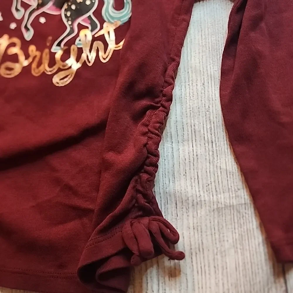 Girls size S 6-7 Old Navy shirt.